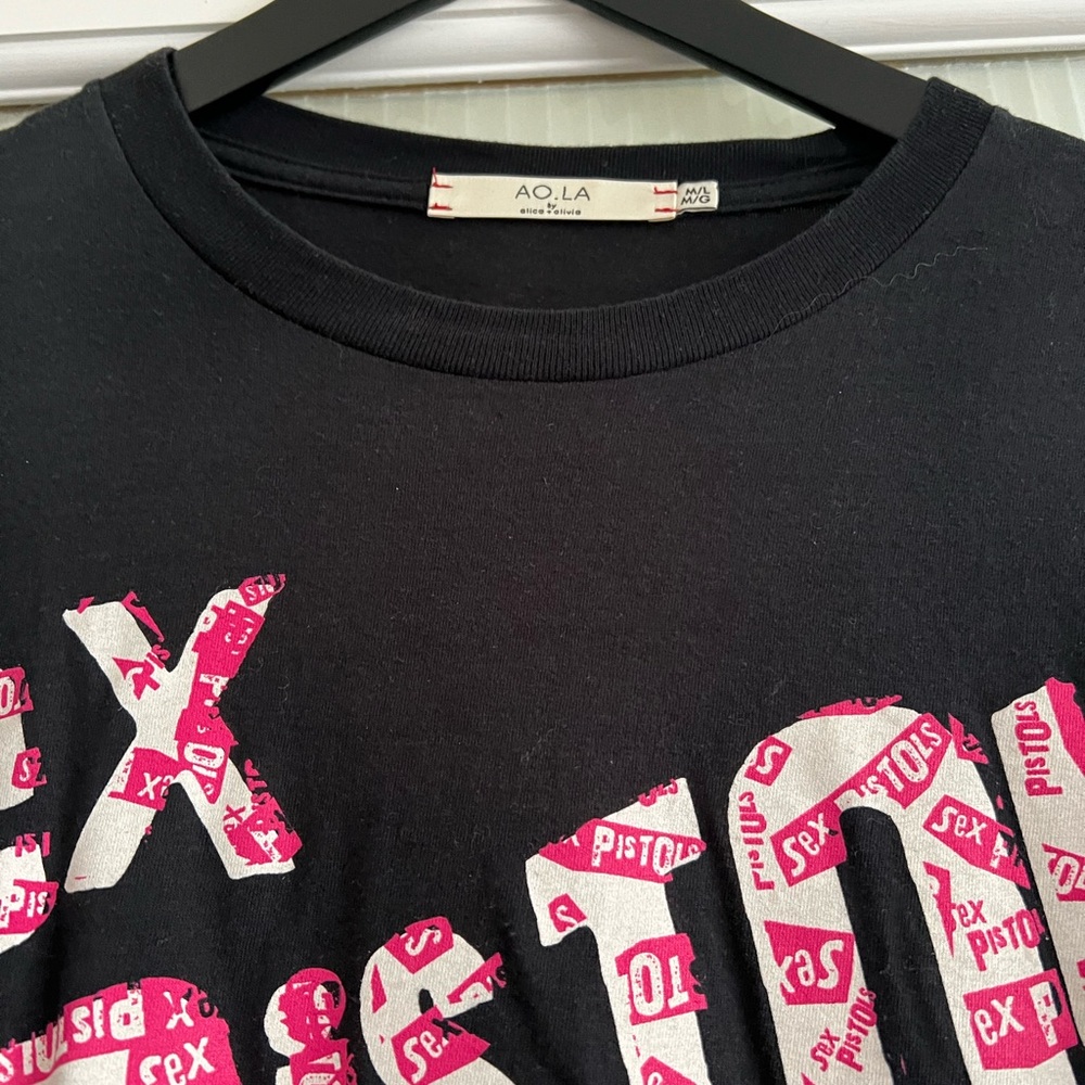 Alice + Olivia Black Sex Pistols Tee Shirt with rolled sleeve detail Size M/L - Picture 3 of 3